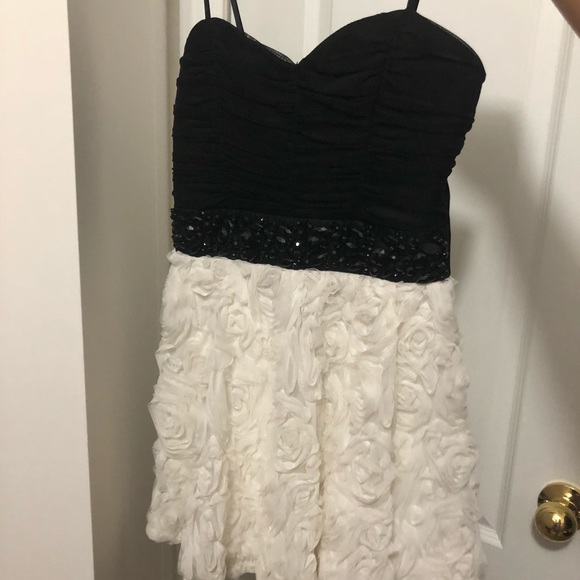 Black And White formal dress - Picture 2 of 2